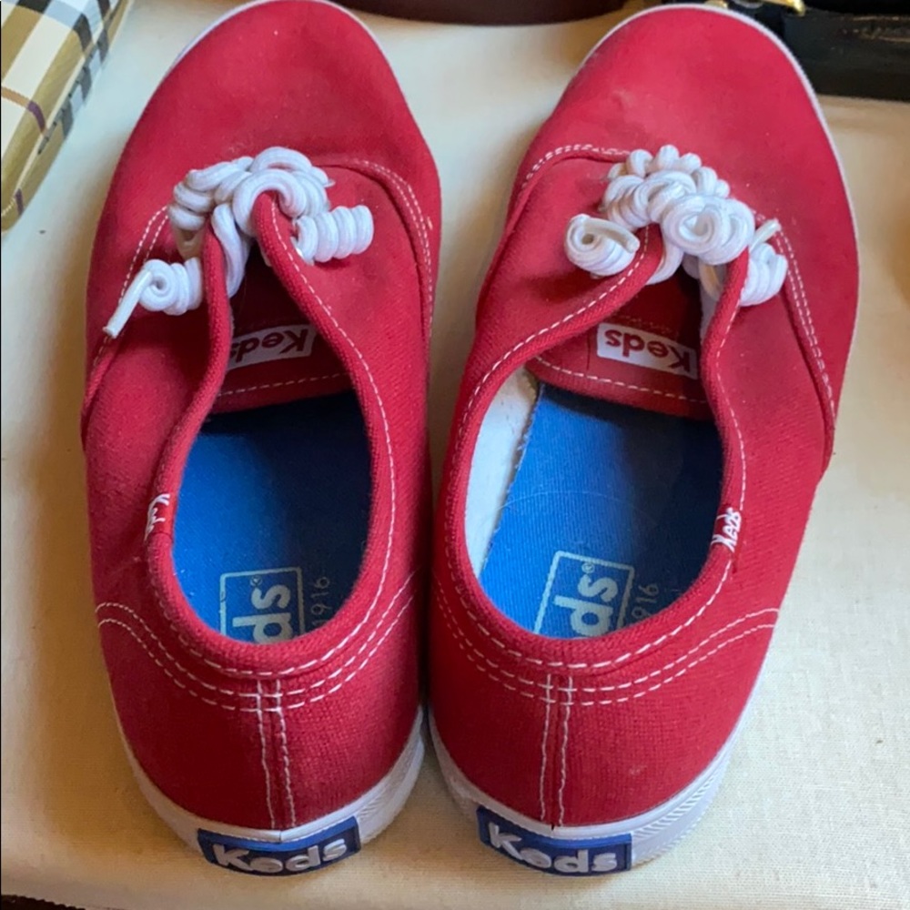 Red ladies less